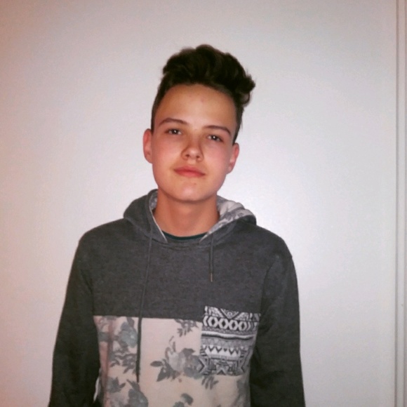 Meet your Posher, Hunter - Picture 1 of 1